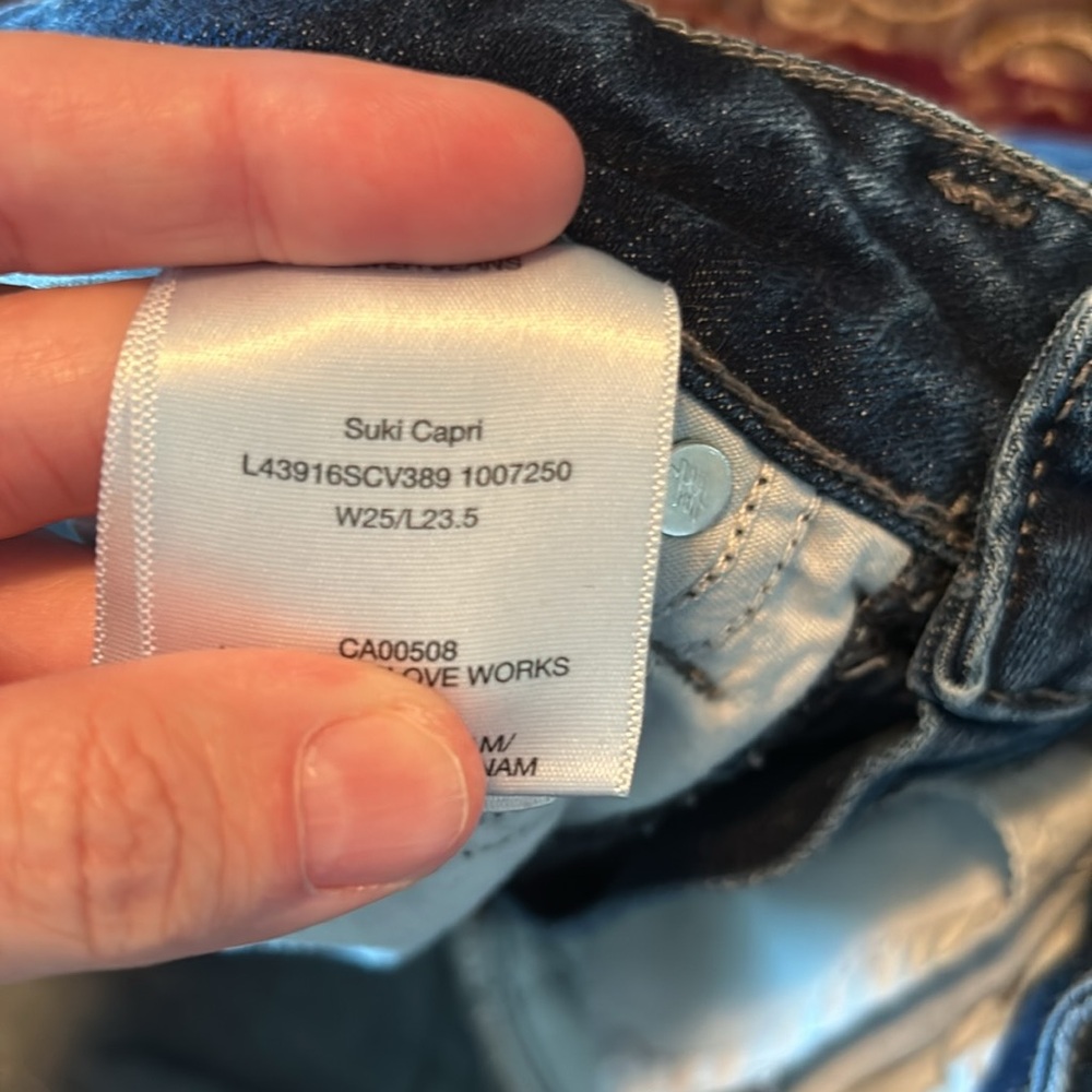 Silver Jeans Sulki Capri - Picture 12 of 12